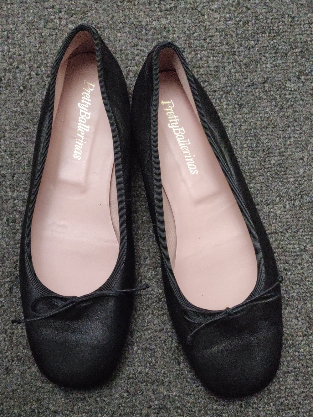 Pretty Ballerinas Black Leather Round-Toe Ballet Flats